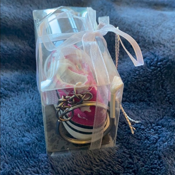 Mini converse high tops Keychain New - Picture 5 of 7